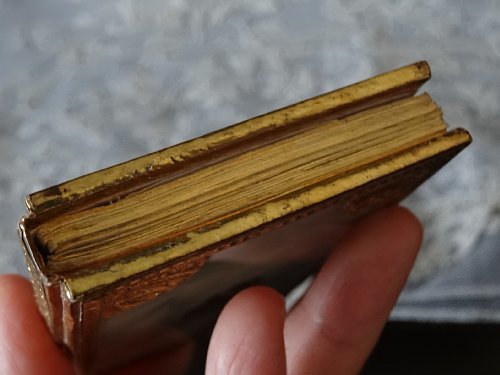 Grace アンティーク 貴重 フランス 1827年 (シャルル10世) コンポジションにガラス絵(Le fixe sous verre) の リトルブック withカレンダー - 洋書 Grace アンティーク 貴重 フランス 1827年 (シャルル10世) コンポジションにガラス絵(Le fixe sous verre) の リトルブック withカレンダー - 洋書