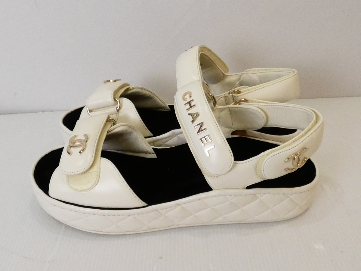 シャネル CHANEL レザー マトラッセ ロゴ サンダル【L's(38C