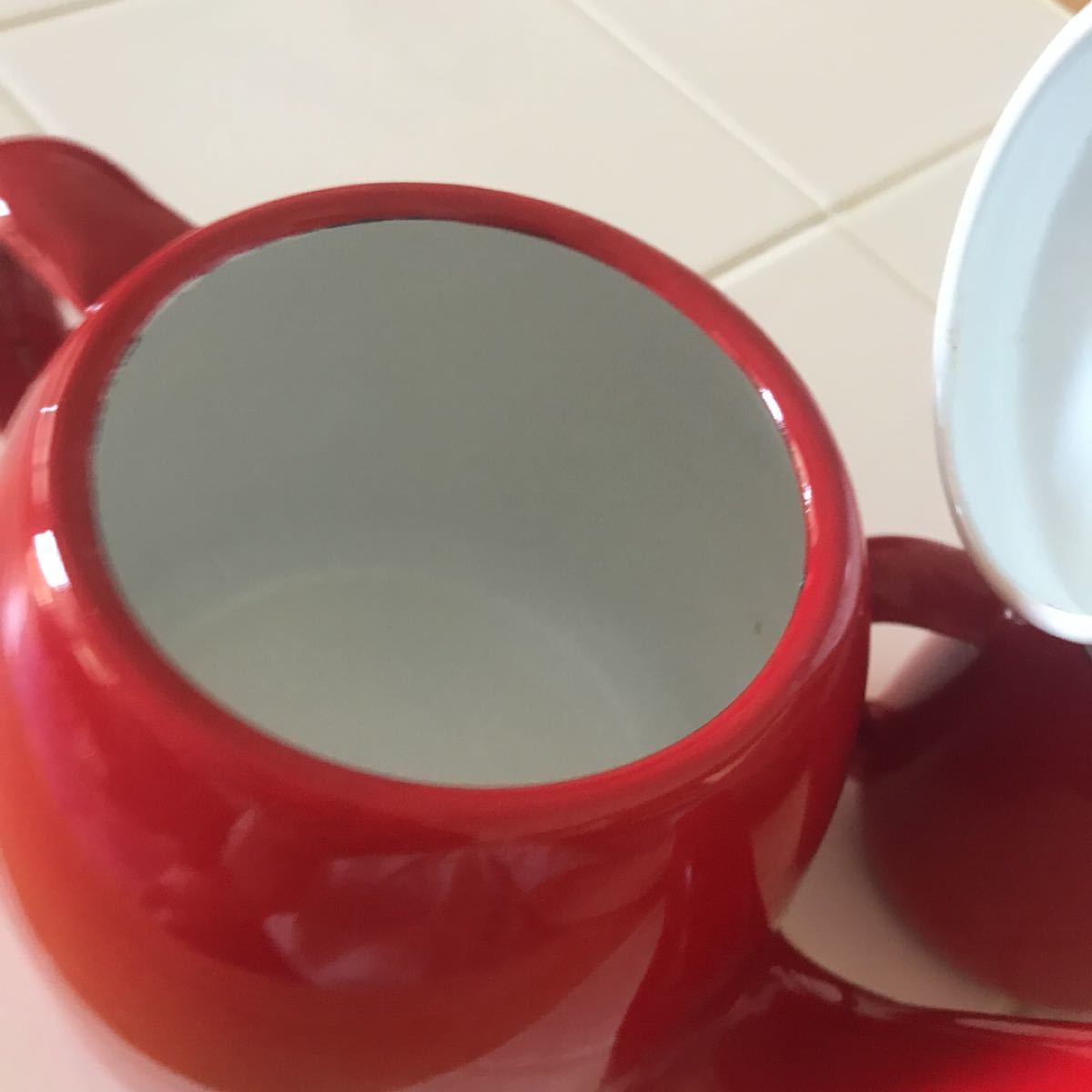 赤い琺瑯ヤカンとコップセット　ポット　コーヒー紅茶　お茶　ケルト