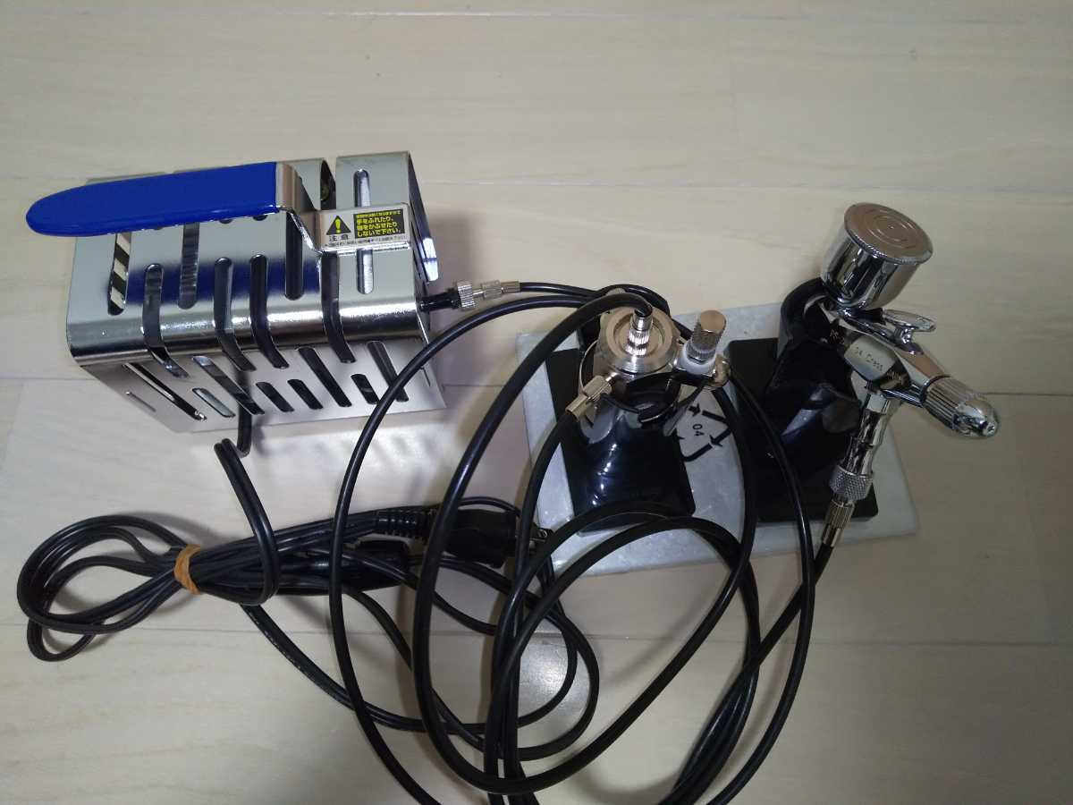 美品 GSIクレオス リニアコンプレッサー プチコン/エアブラシ 美品 GSIクレオス リニアコンプレッサー プチコン/エアブラシ