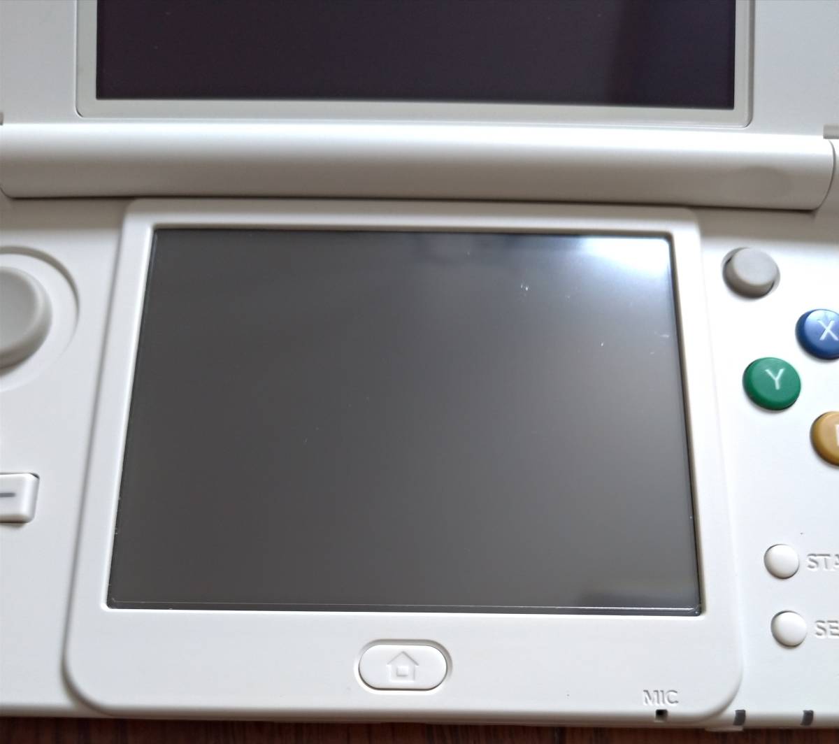 NEWニンテンドー3DS NEW NINTENDO 3DS ホワイト 中古美品 全体綺麗 上下画面傷なし 不具合なし 充電器 タッチペン SDカード4GB 送料無料