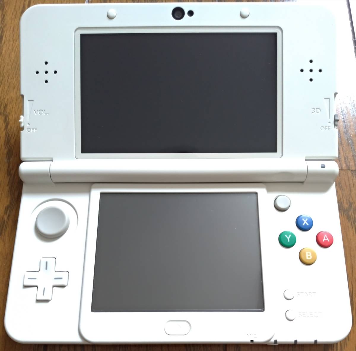 NEWニンテンドー3DS NEW NINTENDO 3DS ホワイト 中古美品 全体綺麗 上下画面傷なし 不具合なし 充電器 タッチペン SDカード4GB 送料無料
