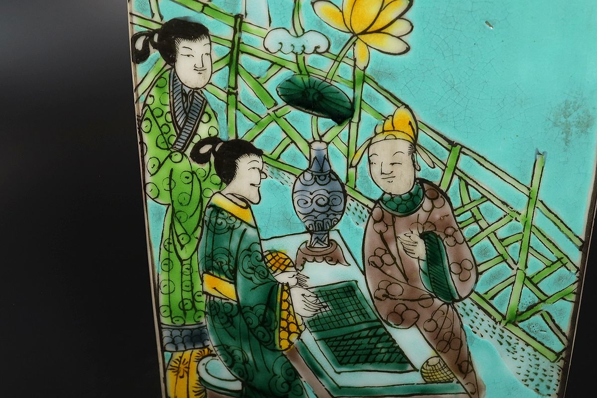 小】中国古美術 清代 唐物 緑地色絵唐人物文四方大花瓶 小】中国古美術 清代 唐物 緑地色絵唐人物文四方大花瓶