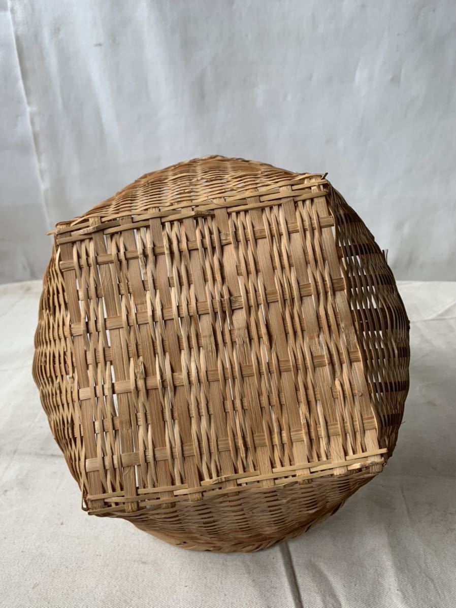  firmly compilation ... old keep hand attaching bamboo . basket basket old ... house .. basket case storage natural life material Showa Retro old tool old thing antique mountain work ku flannel 