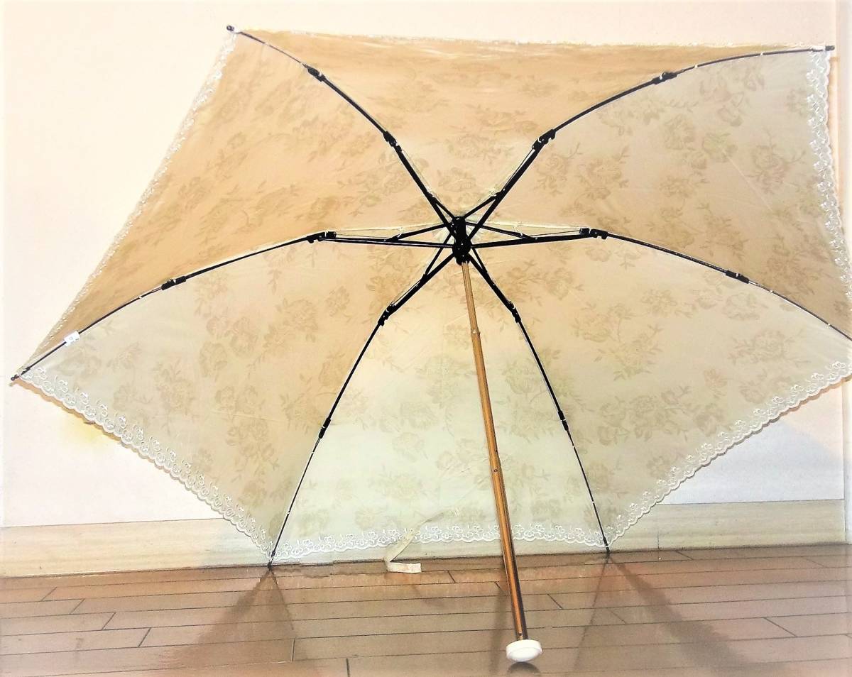 （レディース・ファッション小物・傘・新品）晴雨兼用折り畳み傘 （MOONBAT）ライトカーキ 骨の長さ:50㎝　重さ200ｇ 材質：スチール_画像3