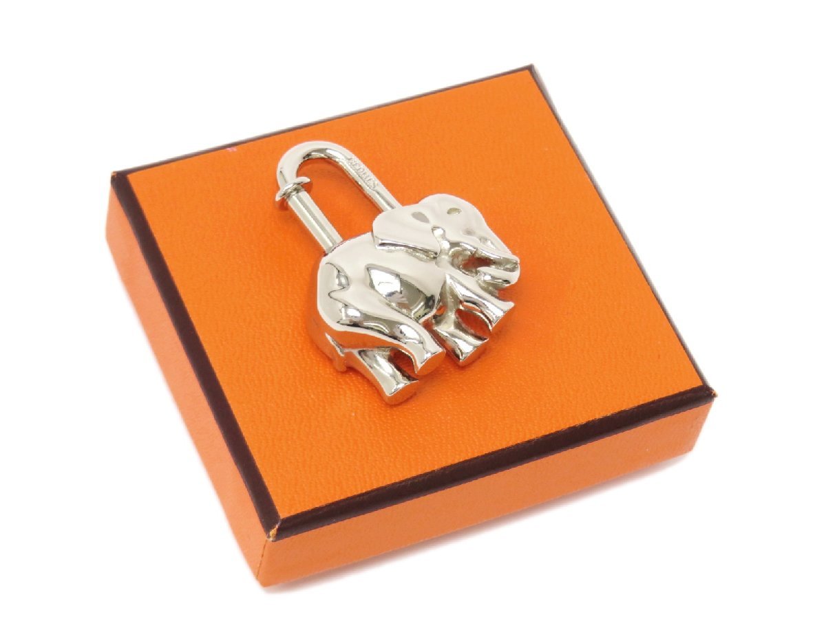 1円 新同 HERMES エルメス カデナ 鍵 バッグ チャーム ネックレス TOP トップ ゾウ 象 エレファント アニマル シルバー A58875(服飾小物)|売買されたオークション情報、yahooの商品情報をアーカイブ公開 - オークファン(aucfan.com) 1円 新同 HERMES エルメス カデナ 鍵 バッグ チャーム ネックレス TOP トップ ゾウ 象 エレファント アニマル シルバー A58875(服飾小物)|売買されたオークション情報、yahooの商品情報をアーカイブ公開 - オークファン(aucfan.com)