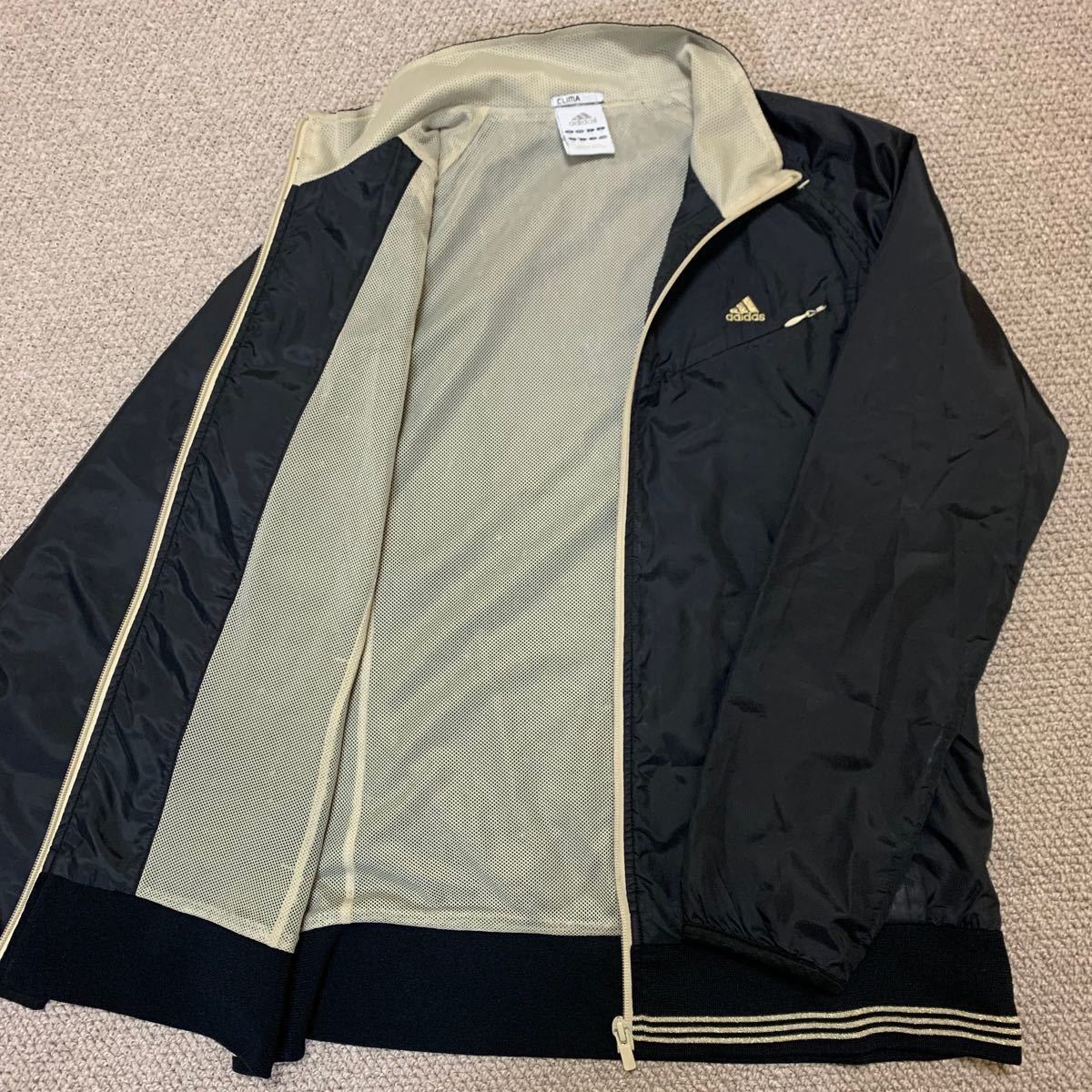 アディダス adidas ウィンドブレーカー 黒xゴールド ステッチ アディダス adidas ウィンドブレーカー 黒xゴールド ステッチ