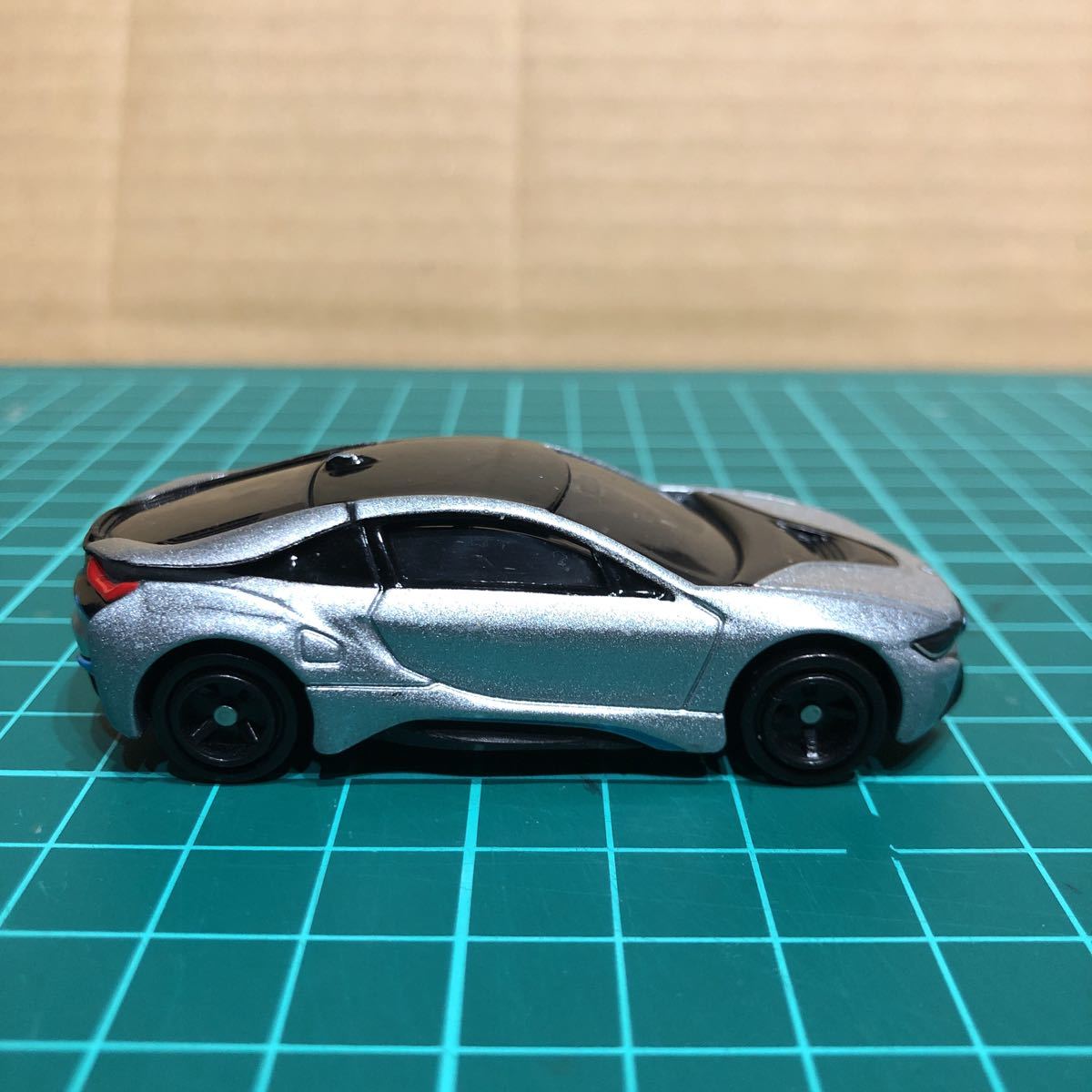 A-9 1/61 トミカ BMW i8 ダイギャストミニカー 中古品 売切り_画像5