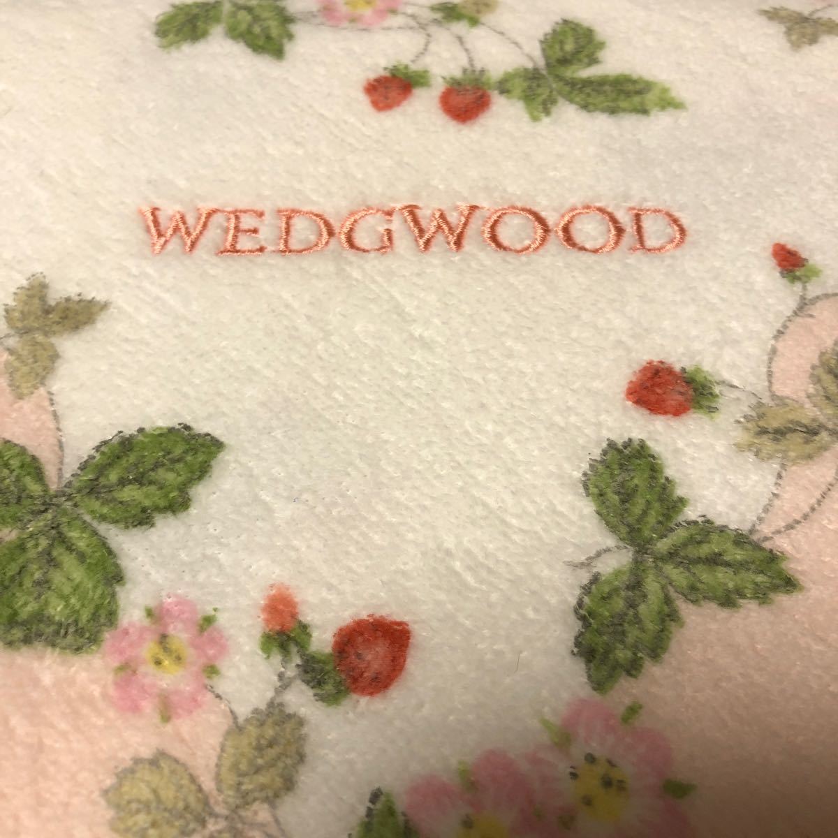 WEDGWOOD ウェッジウッド 西川産業　いちご柄　バスタオル　ピンク1枚