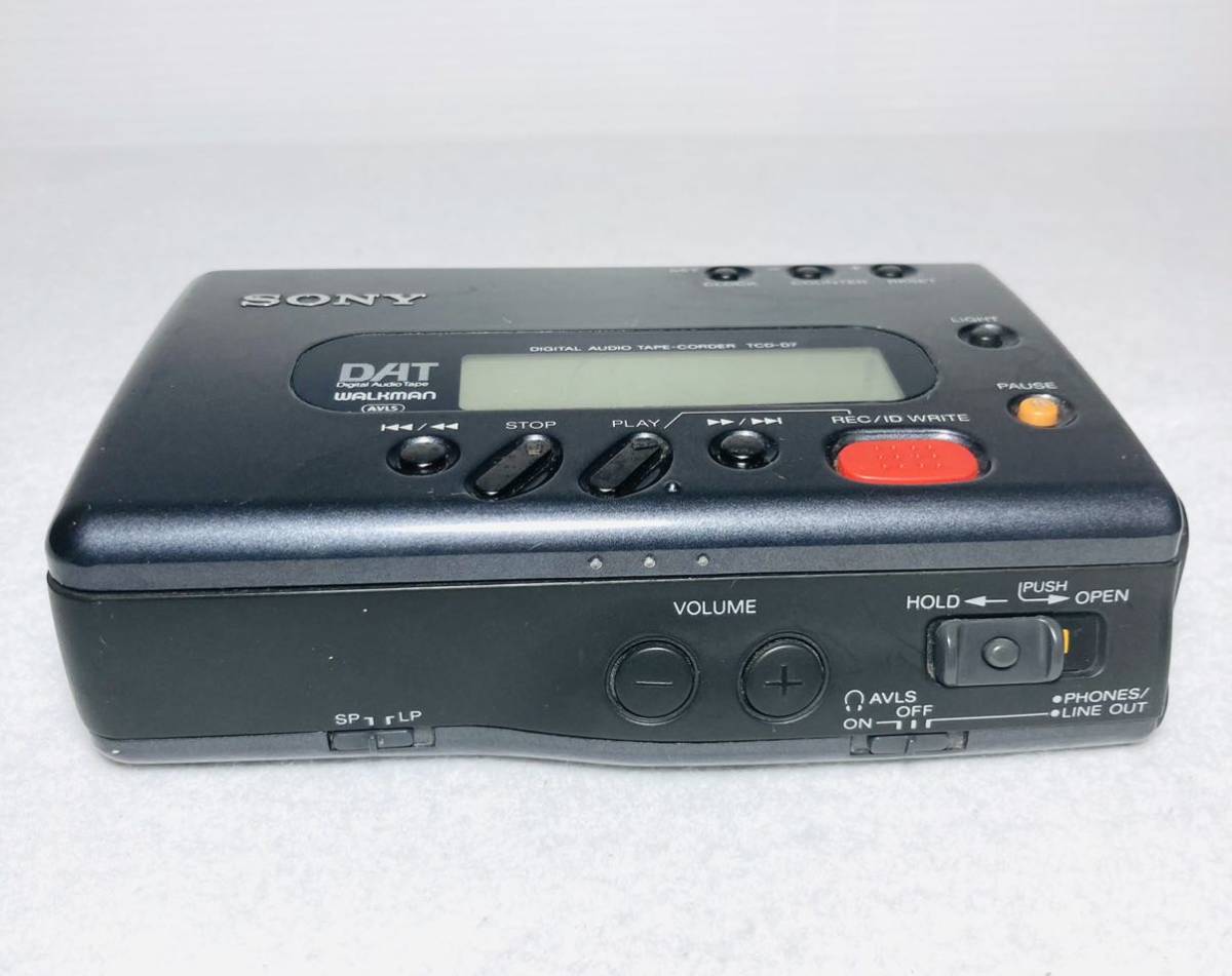 KGNY1671 希少 SONY ソニー ウォークマン TCD-D7 デジタルオーディオテープレコーダー DAT カセットプレーヤー WALKMAN 現状品 当時物_画像2