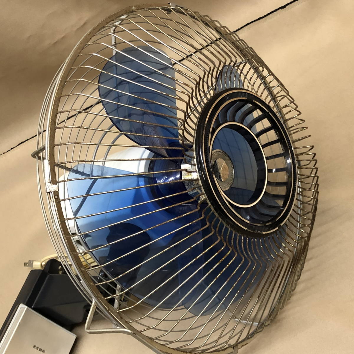 昭和レトロTOSHIBA壁掛け扇風機W-300D Yahoo!オークション - 昭和レトロ 壁掛け 扇風機 W-30SA 東芝