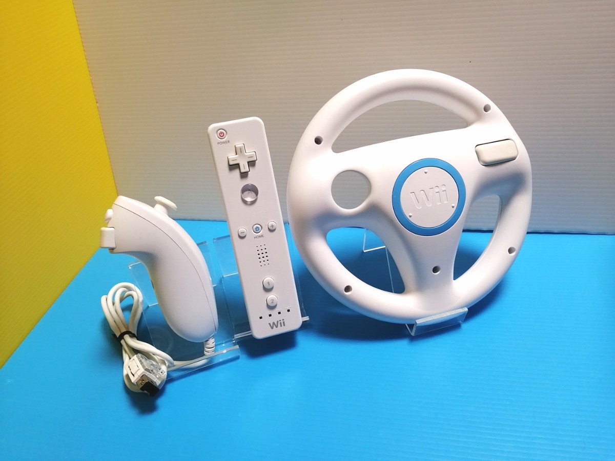 任天堂純正 Wii WiiU対応　 Wiiリモコン　+　Wiiヌンチャク　+　Wiiハンドル
