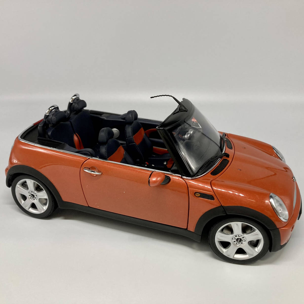 ミニクーパー カブリオレ 1/18 ミニカー MINI COOPER コンバ－チブル-