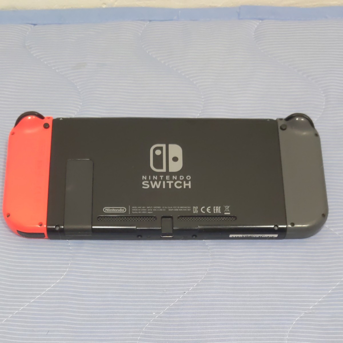 Nintendo Switch　ニンテンドースイッチ本体+ジョイコン(L)(R)グレー レッド
