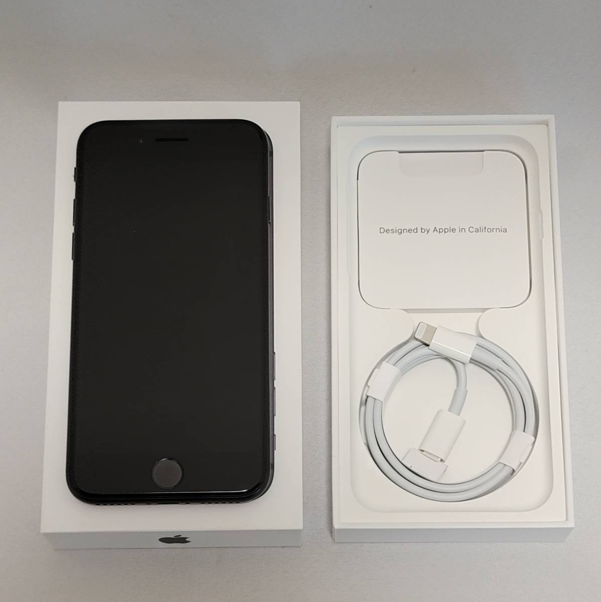 Apple iPhone SE（第2世代） 64GB ブラック （国内版SIMロックフリー