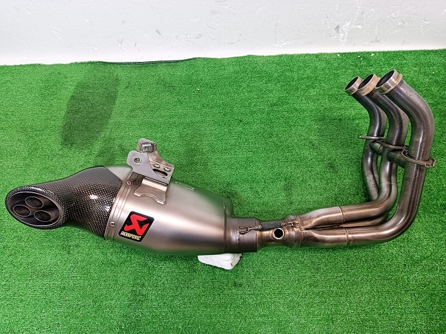 MT-09/XSR900 AKRAPOVIC(アクラポヴィッチ) レーシングラインマフラー