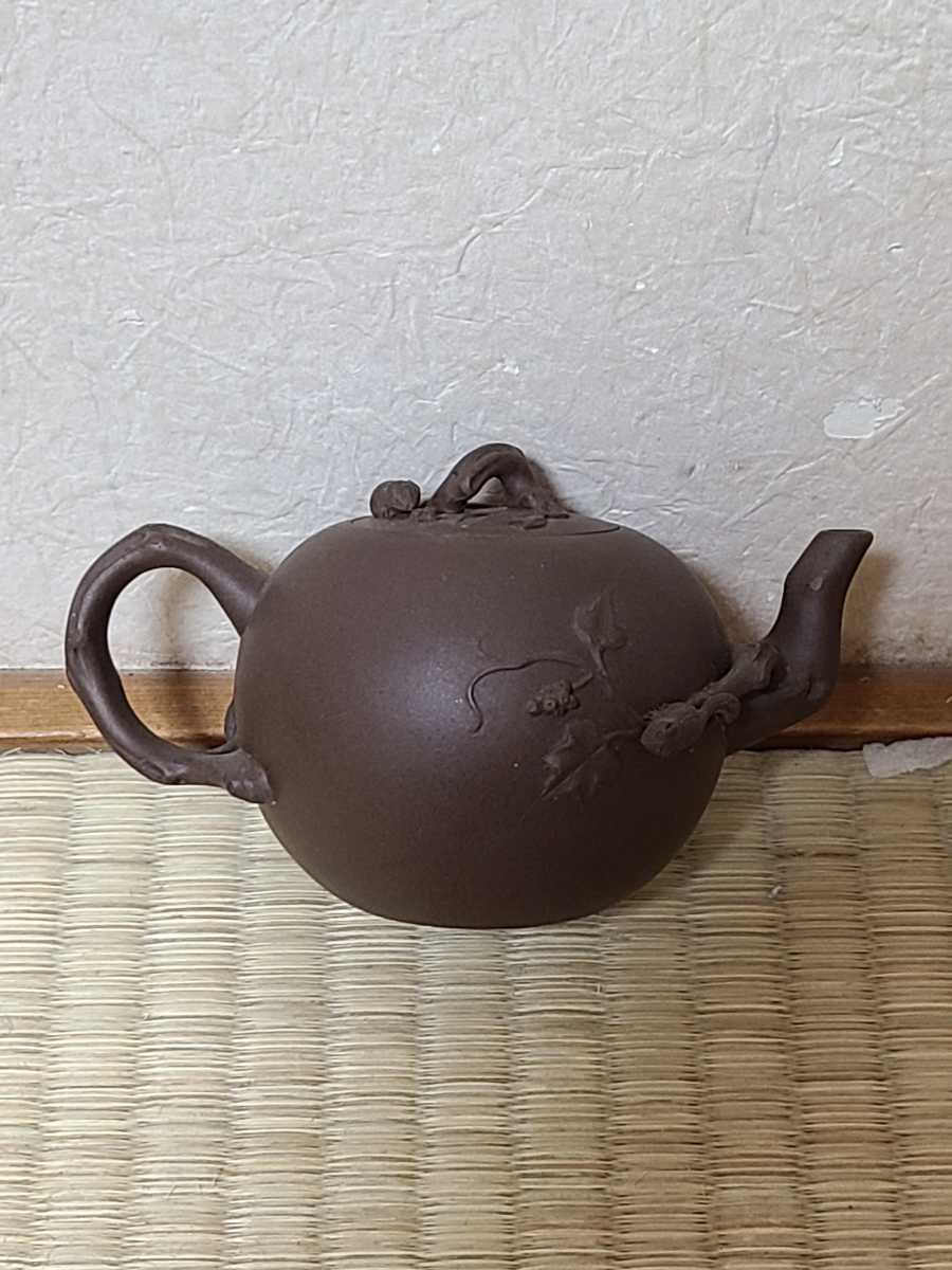 紫砂 栗鼠 煎茶道具 急須 中国 紫泥急須 葡萄 リス 浮彫 在銘 紫砂 栗鼠 煎茶道具 急須 中国 紫泥急須 葡萄 リス 浮彫 在銘