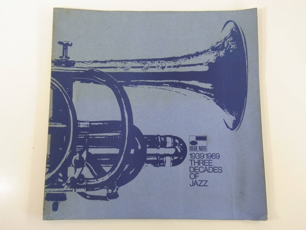 【英語冊子1冊】 THREE DECADES OF JAZZ 1939 1969 BLUE NOTE 大型冊子 31cm×31cm 8ページ ジャズ ブルーノート・レコード ※冊子のみ_画像1