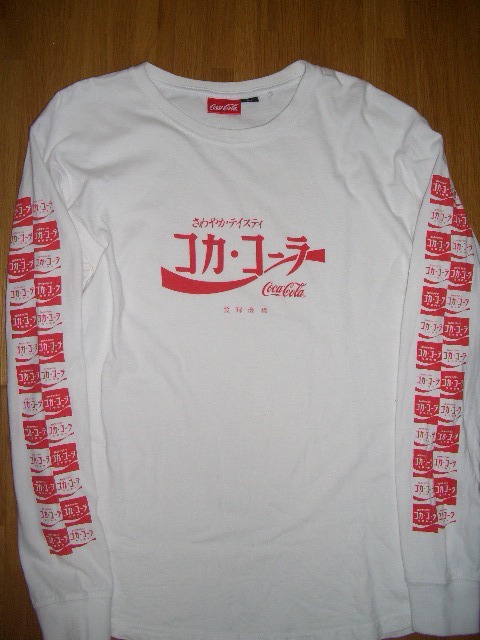 コカ・コーラ Tシャツ 長袖 Coca・Cola カタカナロゴ 袖ロゴ コカ・コーラ Tシャツ 長袖 Coca・Cola カタカナロゴ 袖ロゴ