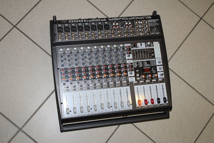 ☆ BEHRINGER EUROPOWER PMP4000 ステレオパワードミキサー