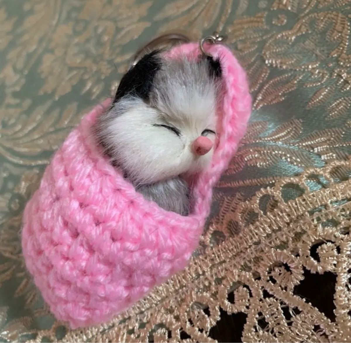 猫キーホルダー　猫キーリング　猫バッグチャーム　新品　ピンクキーホルダー　猫グッズ　バッグチャーム