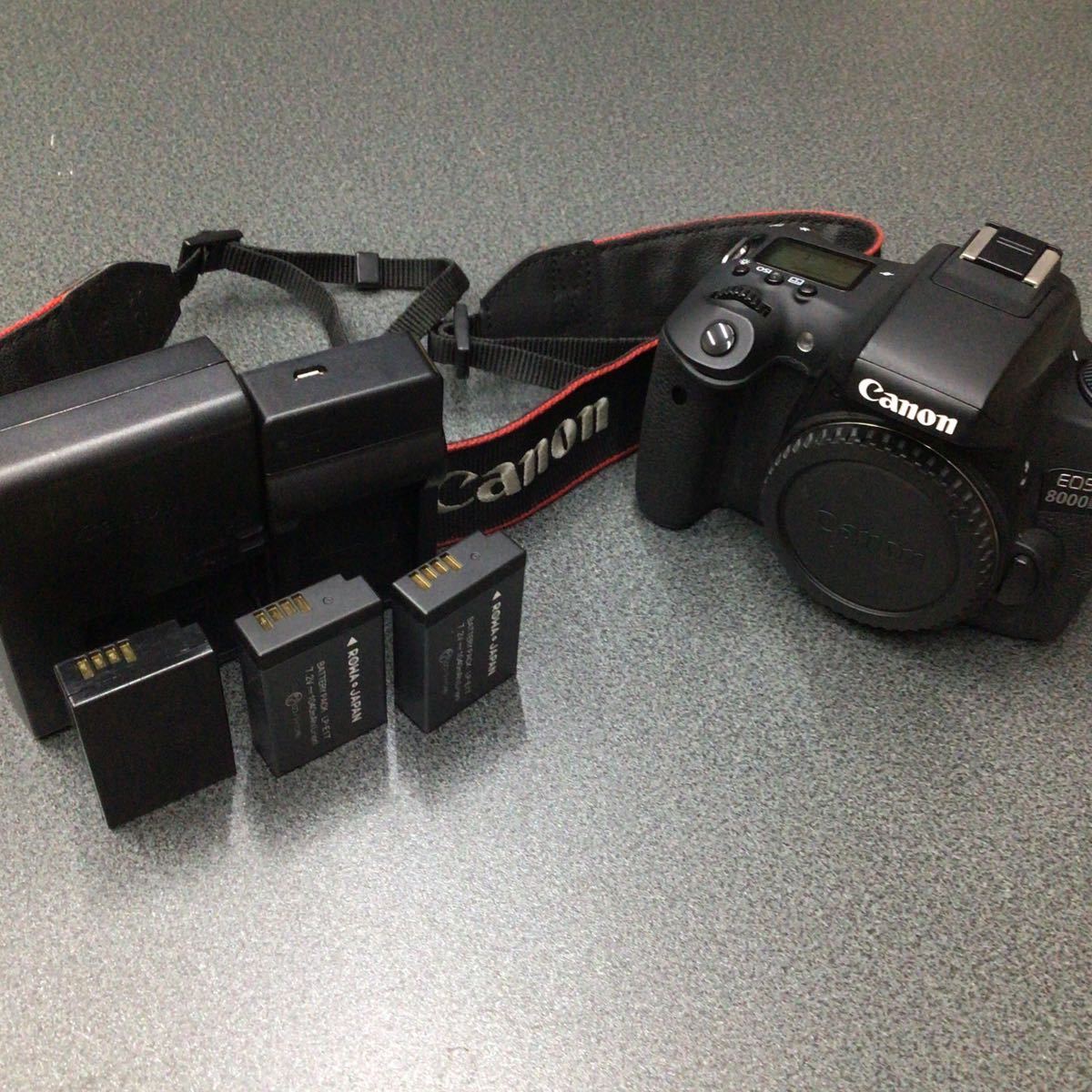 Canon EOS 8000D ボディ 美品 バッテリー 3個 充電器 ストラップ 付属