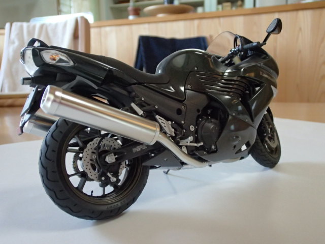 タミヤ 1/12 カワサキ ZZR1400 マスターワークコレクション タミヤ 1/12 カワサキ ZZR1400 マスターワークコレクション