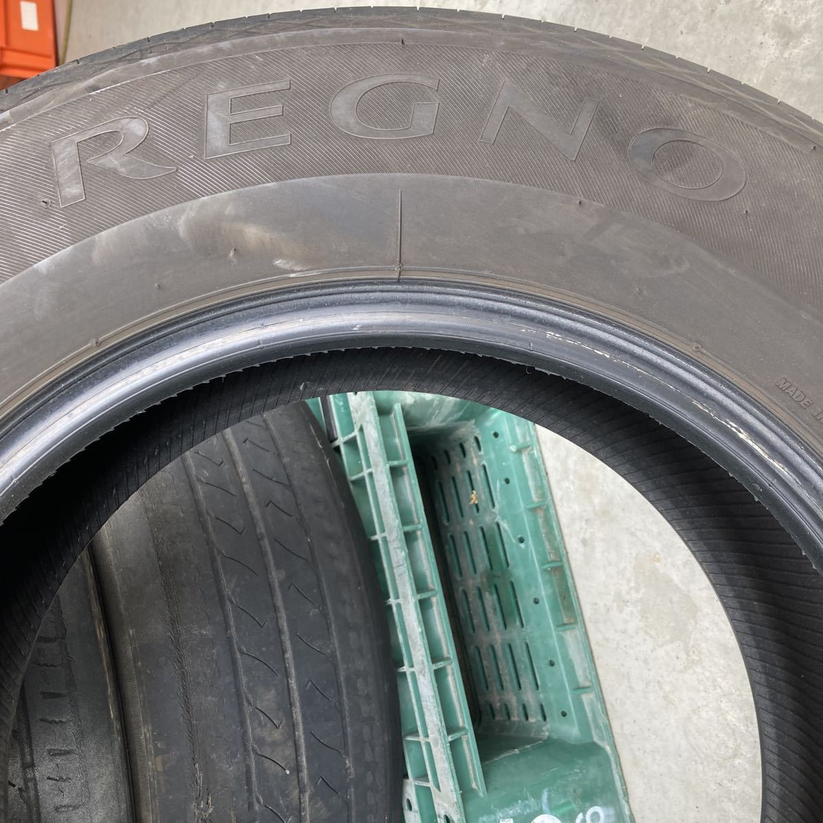 BRIDGESTONE ブリヂストン REGNO GR-XT 205/65 R15 94H 残溝センター６ミリ_画像3