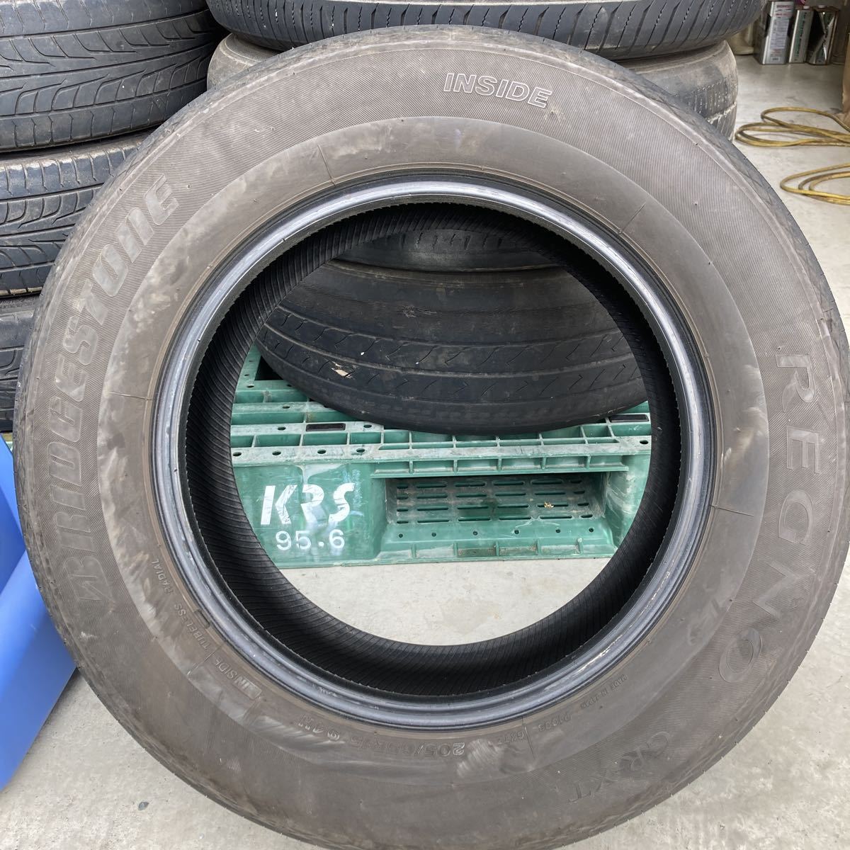 BRIDGESTONE ブリヂストン REGNO GR-XT 205/65 R15 94H 残溝センター６ミリ_画像2