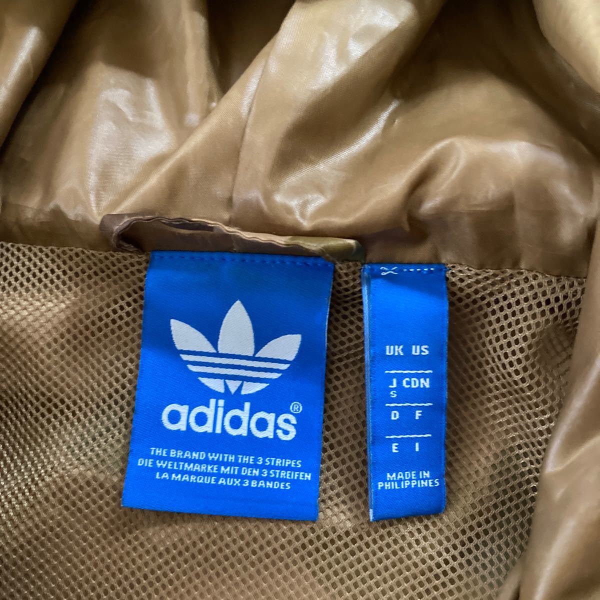 値下げadidasウィンドブレーカー裏メッシュ