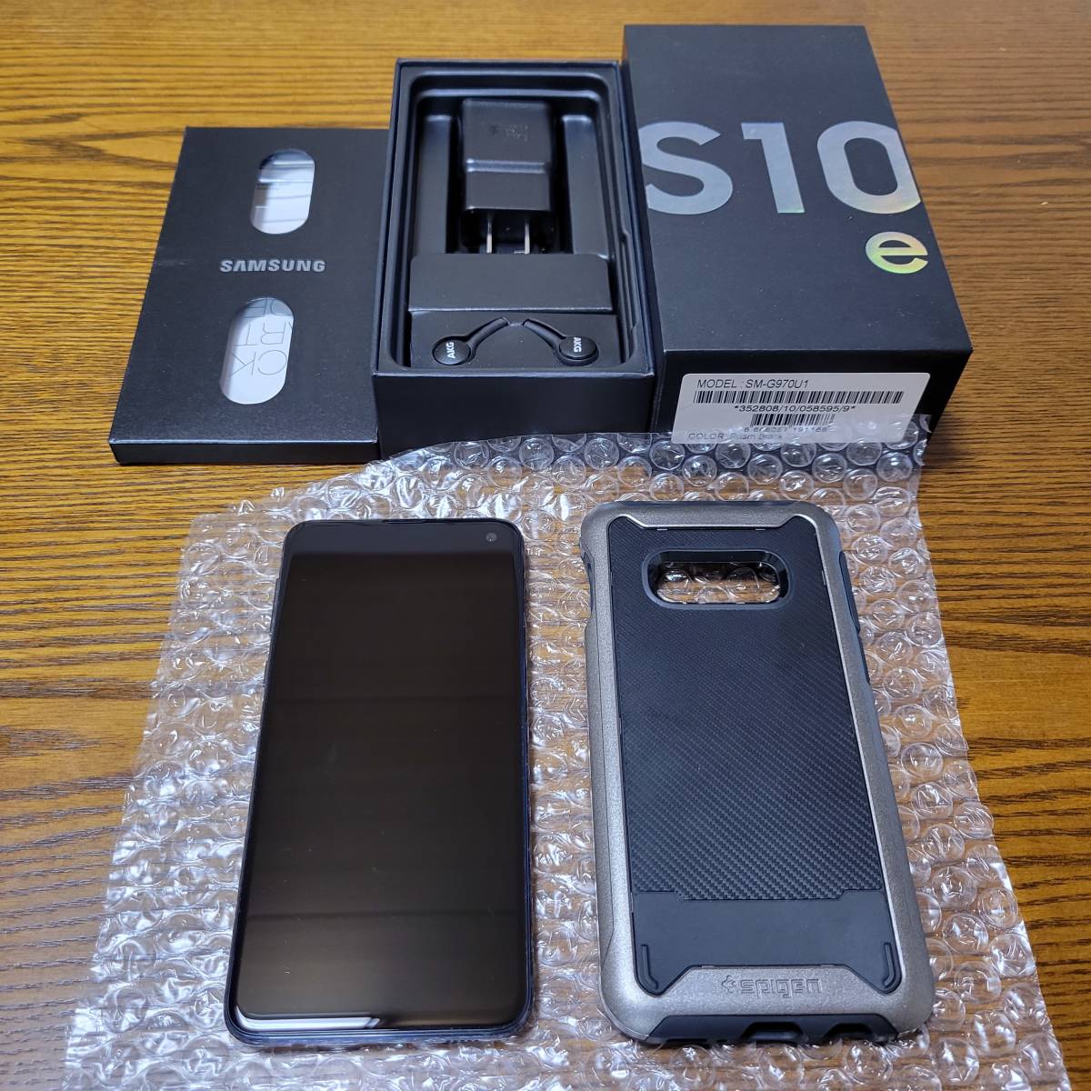 [海外版SIMフリー・小さめスマホ] Samusung Galaxy S10e SM-G970U1 プリズムブラック Snapdragon搭載 カメラシャッター無音_画像1