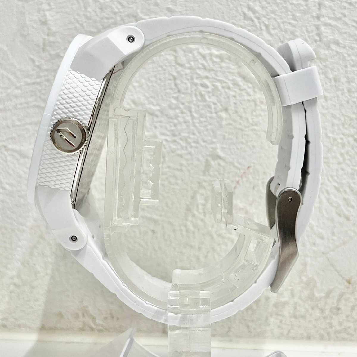 DIESEL ディーゼル 腕時計 DZ-1436 未使用 ホワイト 白 動作確認済み アナログ クォーツ 3針 電池式 白文字盤 メンズ 男性用 箱付き (I)_画像3
