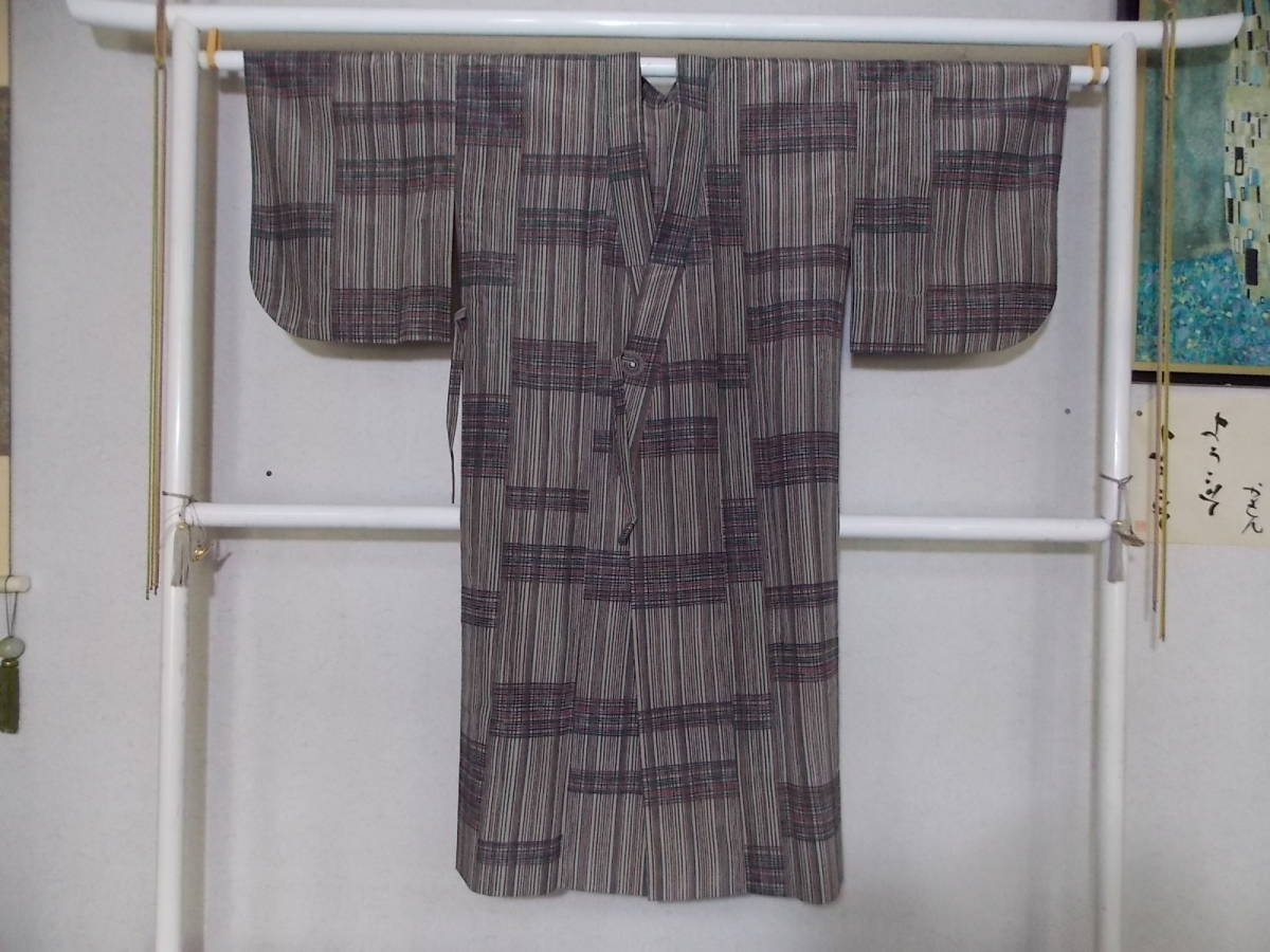 きもの今昔３９１２　長コート　単衣柳衿仕立て　グレー地色に３色の小縞模様　未使用に近い_画像1