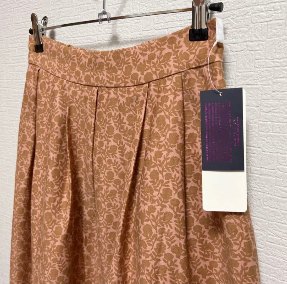 Paypayフリマ 大人女子コーデ 新品未使用 テチチ リバティ単色小花柄スカートs ベージュ