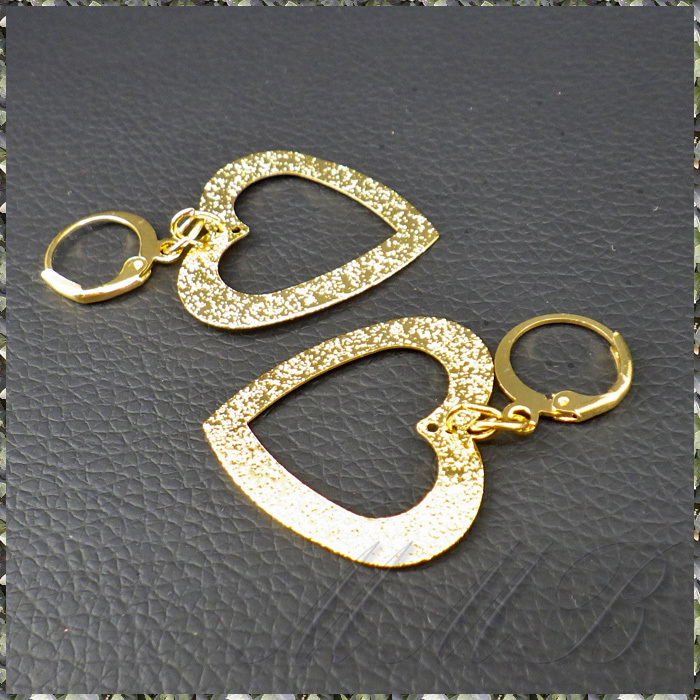 [EARRING] 18K Gold Plated Heart Dangler 片面 サンド加工 ゴールド オープン ハート プレート ダングル ピアス_画像2