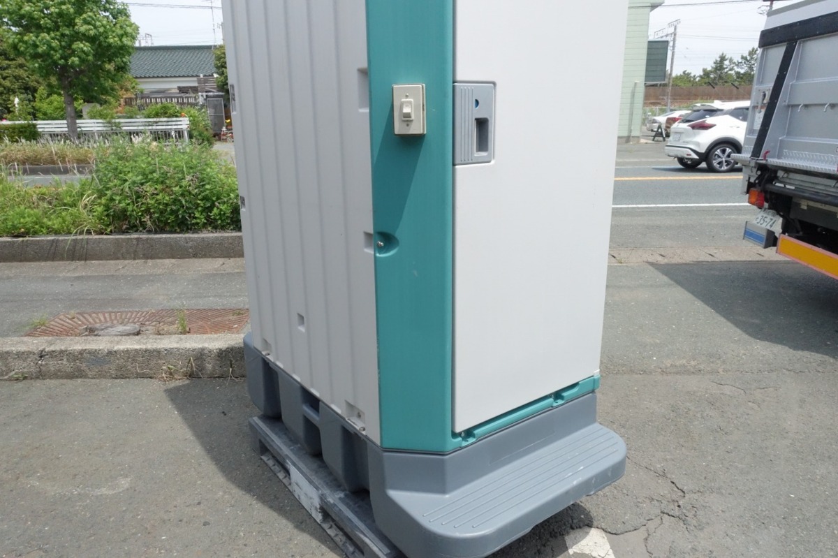 静岡県/引取限定 水洗 仮設トイレ 和式仕様 簡易トイレ 照明 静岡県/引取限定 水洗 仮設トイレ 和式仕様 簡易トイレ 照明