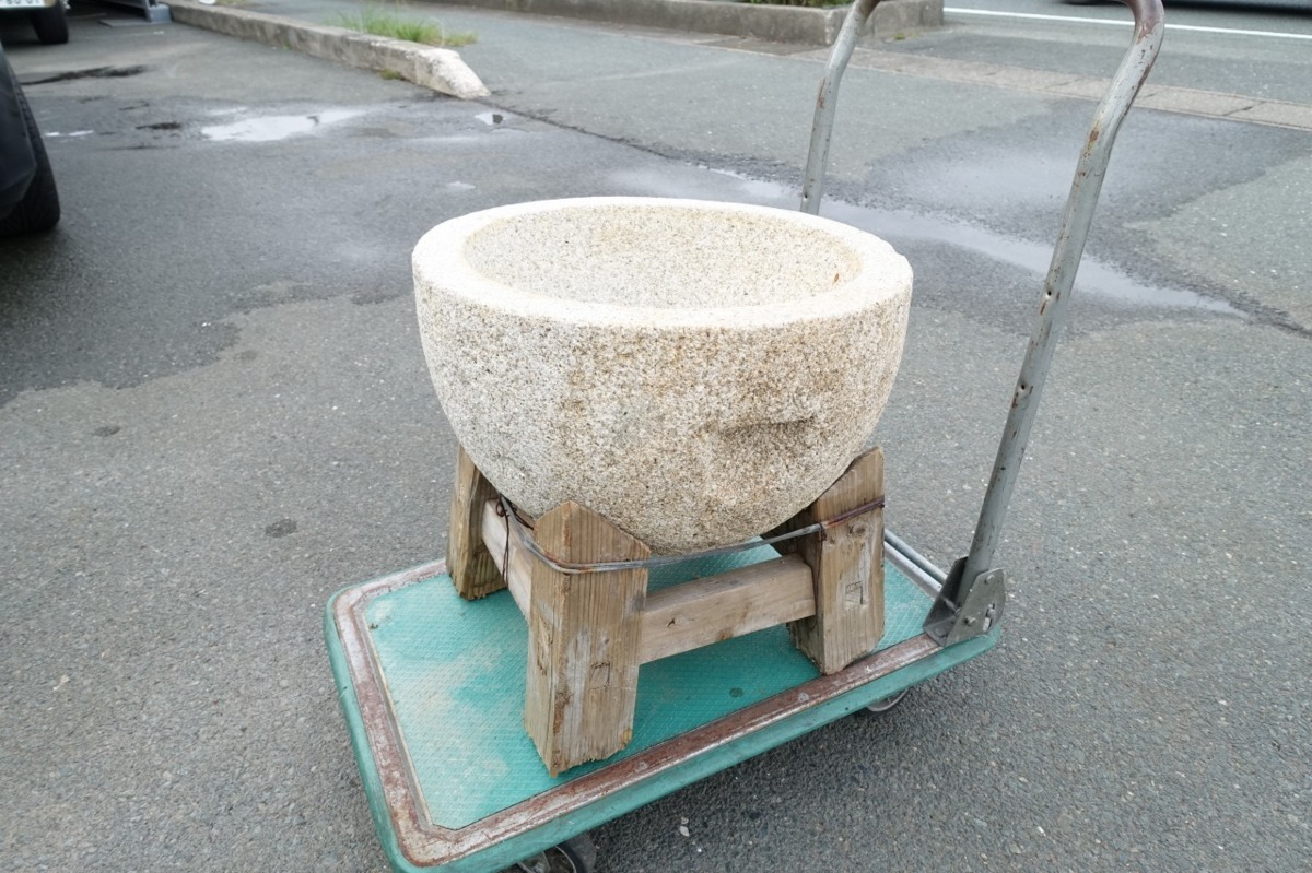 静岡県発　餅つき用　石臼　架台付き　中古　配送条件有_画像1