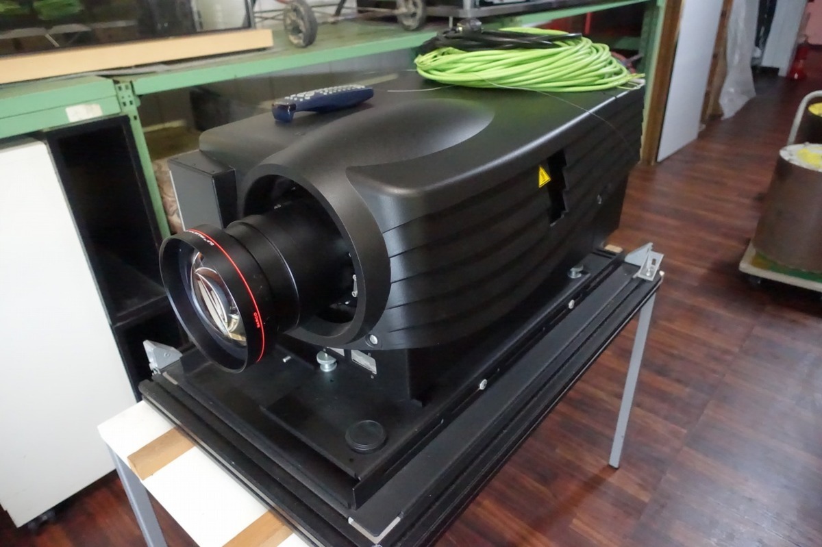 【あす楽対応】 B ランプ236時間 BARCO 業務用 大型プロジェクター Galaxy Classic バルコ AC200V 6+ Warp 本体