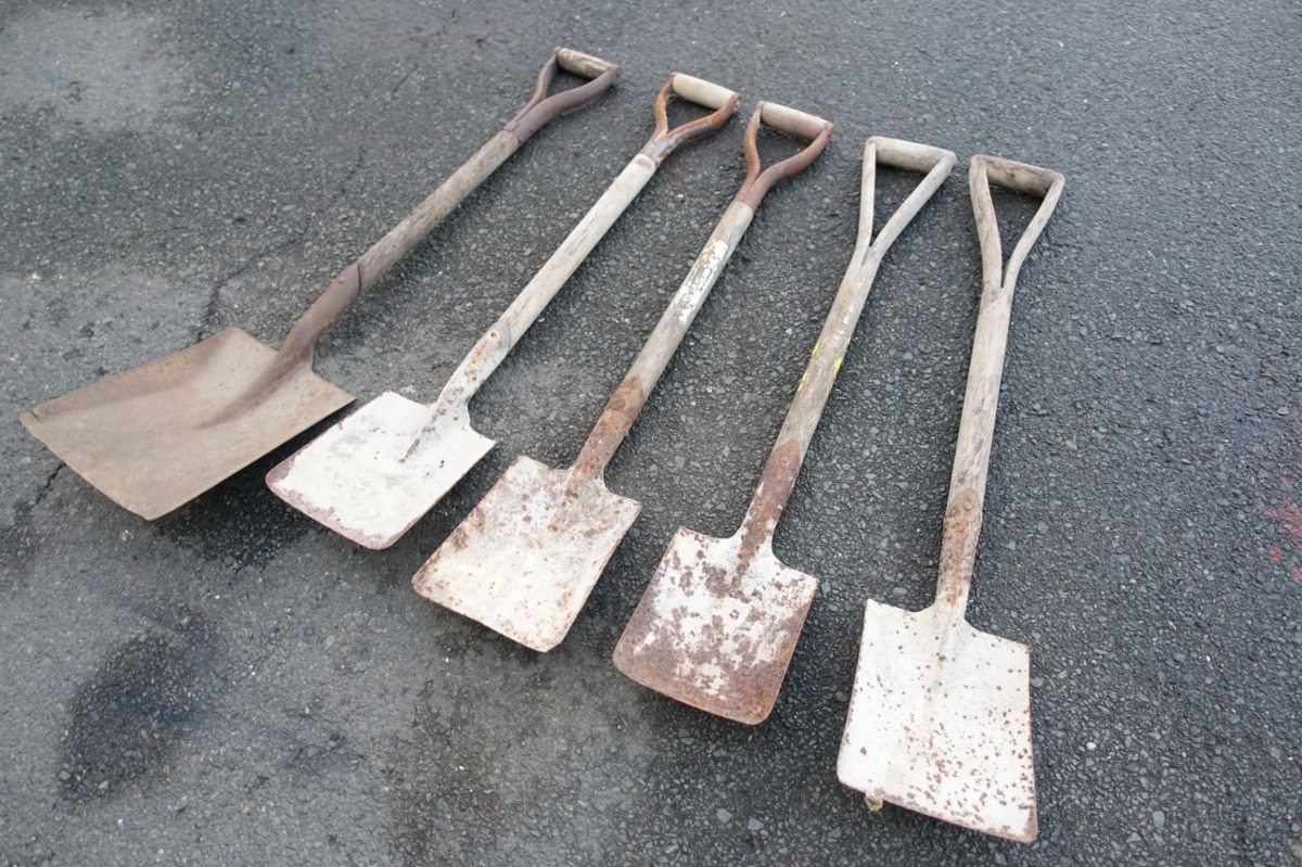 A 5 pcs set spade shovel total length :97./90./88. used shovel rectangle 