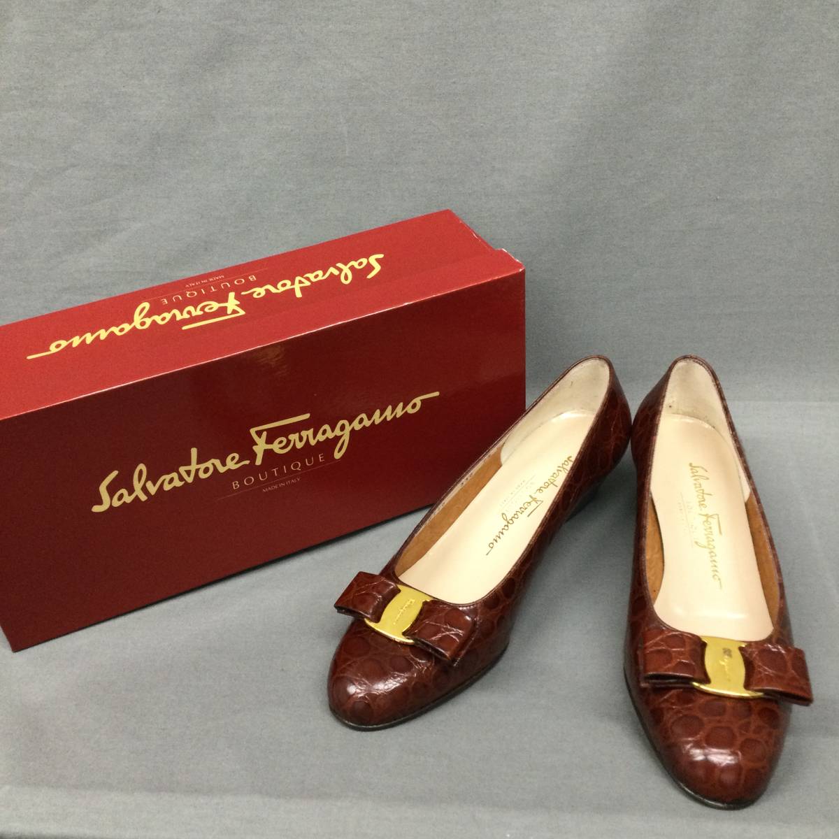 040624 208871 Salvatore Ferragamo サルヴァトーレ フェラガモ