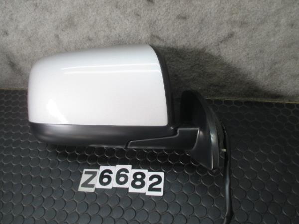 日産　ラフェスタ　B30　右　ドアミラー バックミラー サイドミラー　カラー番号・KYO　H17年　No.Z6682_画像1