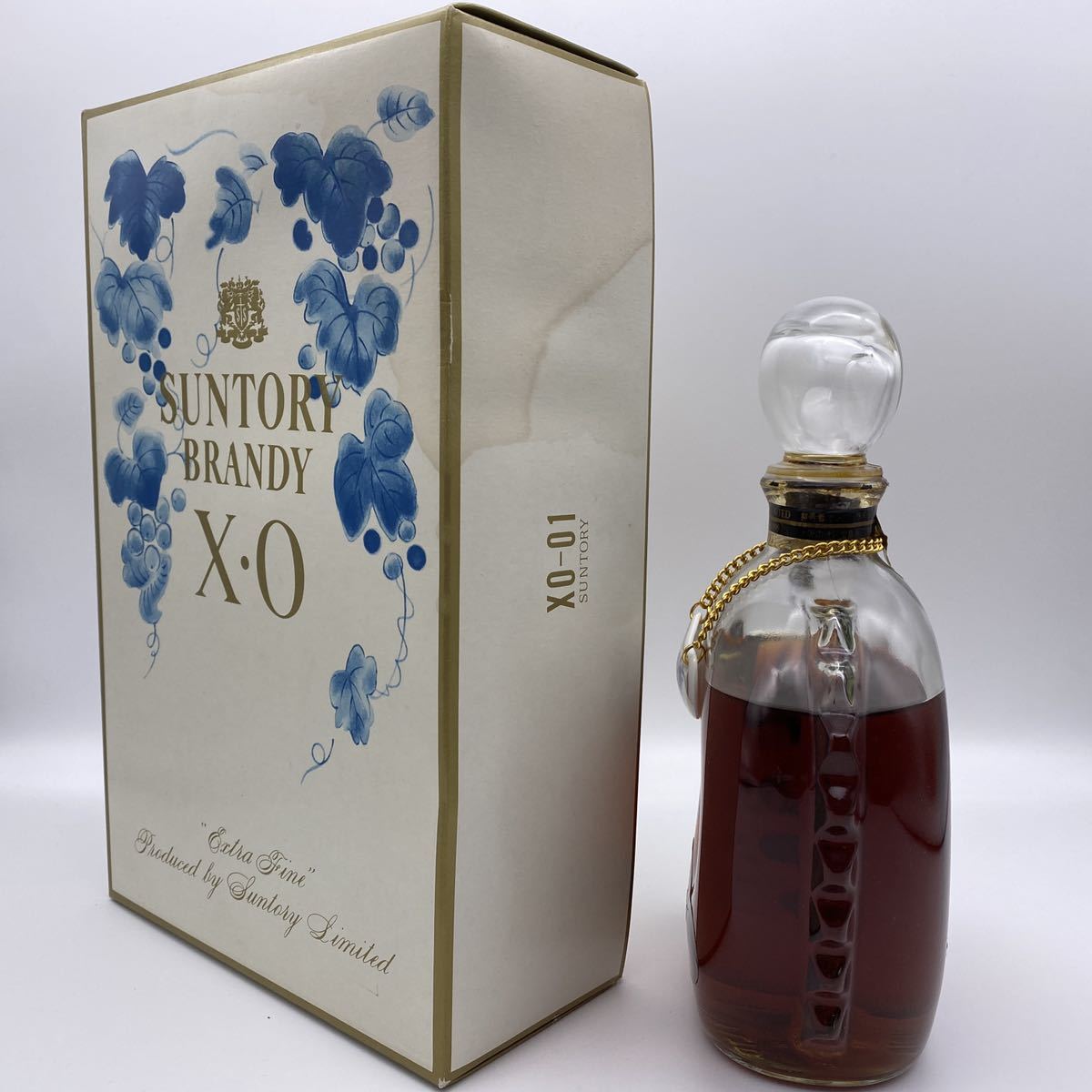 【401】　訳あり　XO　ブランデー / X.O　BRANDY　デキャンタ　700ml 　40%　箱入り　陶器プレート　SUNTORY / サントリー　古酒_画像2