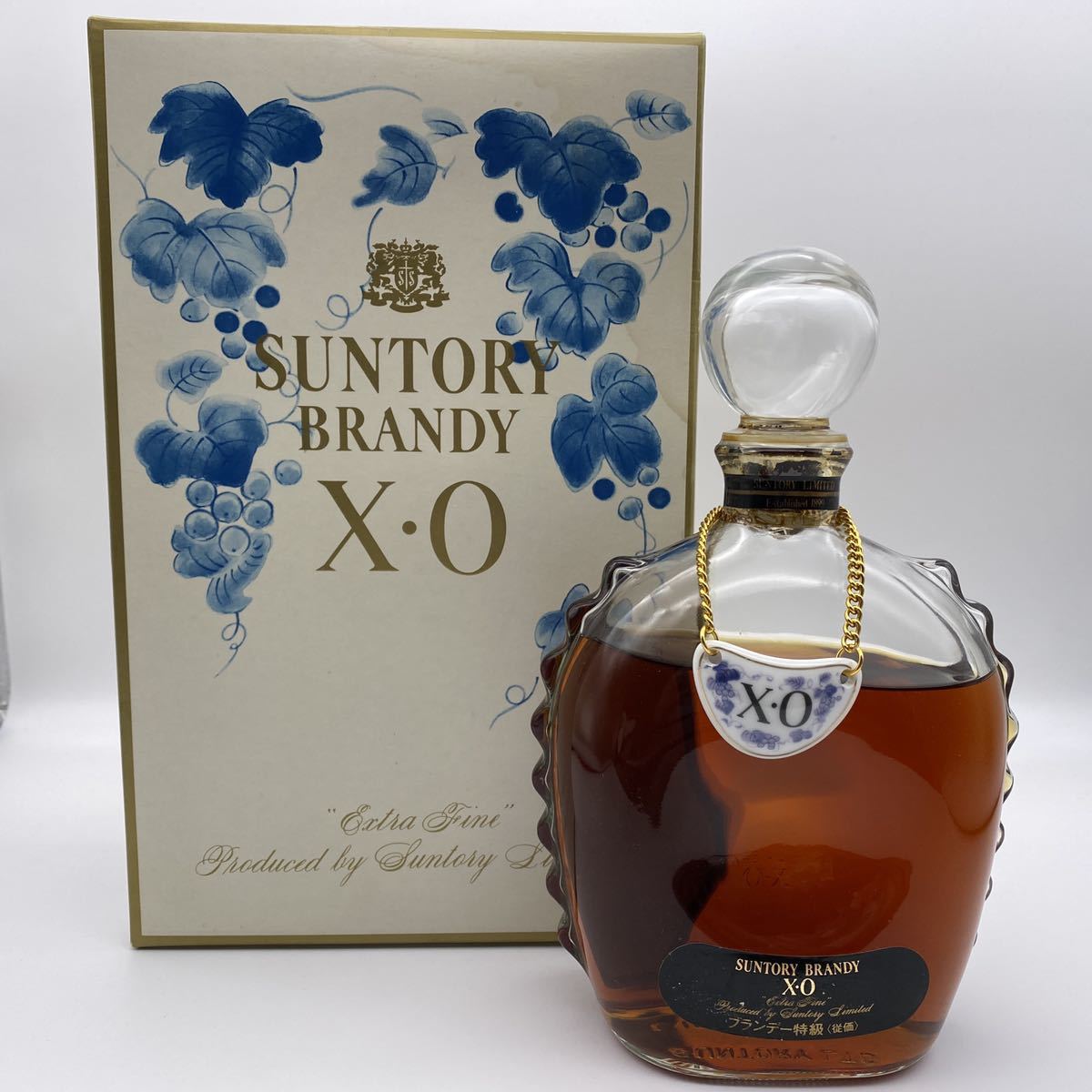 【401】　訳あり　XO　ブランデー / X.O　BRANDY　デキャンタ　700ml 　40%　箱入り　陶器プレート　SUNTORY / サントリー　古酒_画像1