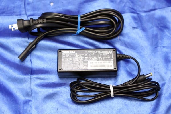 ★3個入荷★ 東芝/純正ACアダプター PA3868U-1ACA/19V 3.42A/外径約5.5mm 内径約2.5mm 東芝AC19V84S_画像1