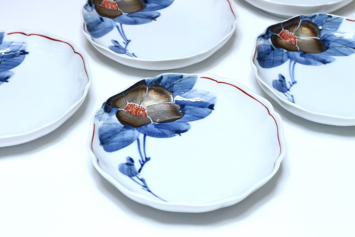 【新品】九谷焼銘々皿 美品 高台銘々皿 木の箱入り 5枚 和の生活 伝統の美 新品】九谷焼銘々皿 美品 高台銘々皿 木の箱入り 5枚 和の