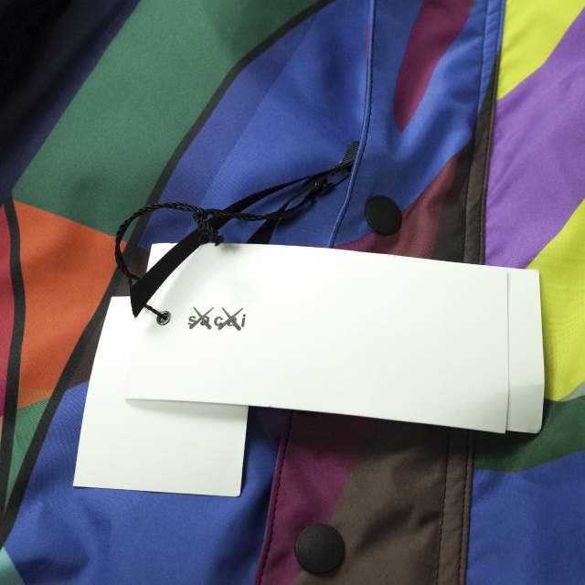 新品 sacai x KAWS サカイ カウズ 21AW 別注 日本製 Print Blouson プリントフーデッドブルゾン 21-02563M 2 MULTI ジャケット g6323_画像4