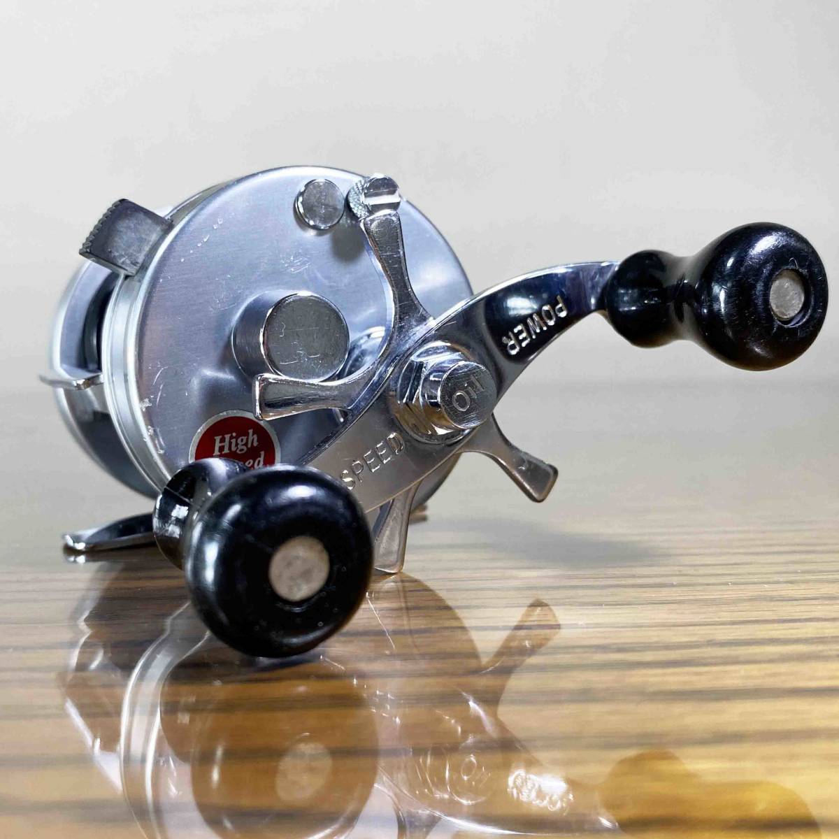 アブ アンバサダー 2500C レッド 赤 右巻き ABU 検)渓流 1000 アブ アンバサダー 2500C レッド 赤 右巻き ABU 検)渓流 1000
