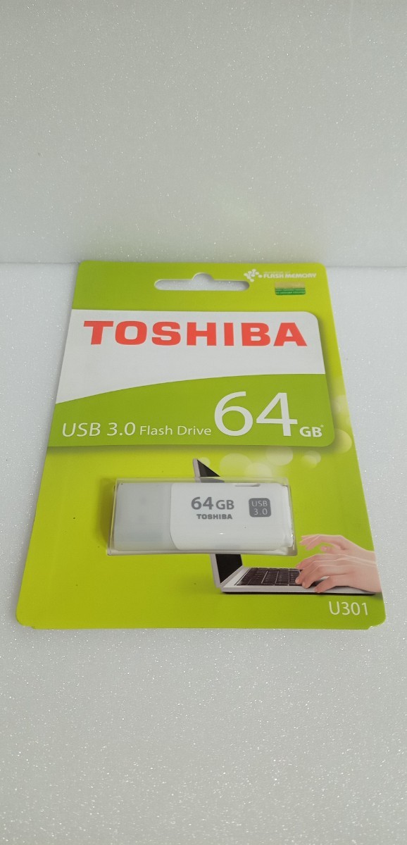 未開封品　東芝 TOSHIBA 64GB USB3.0 フラッシュメモリ / USBメモリ64GB ホワイト・海外パッケージ品）