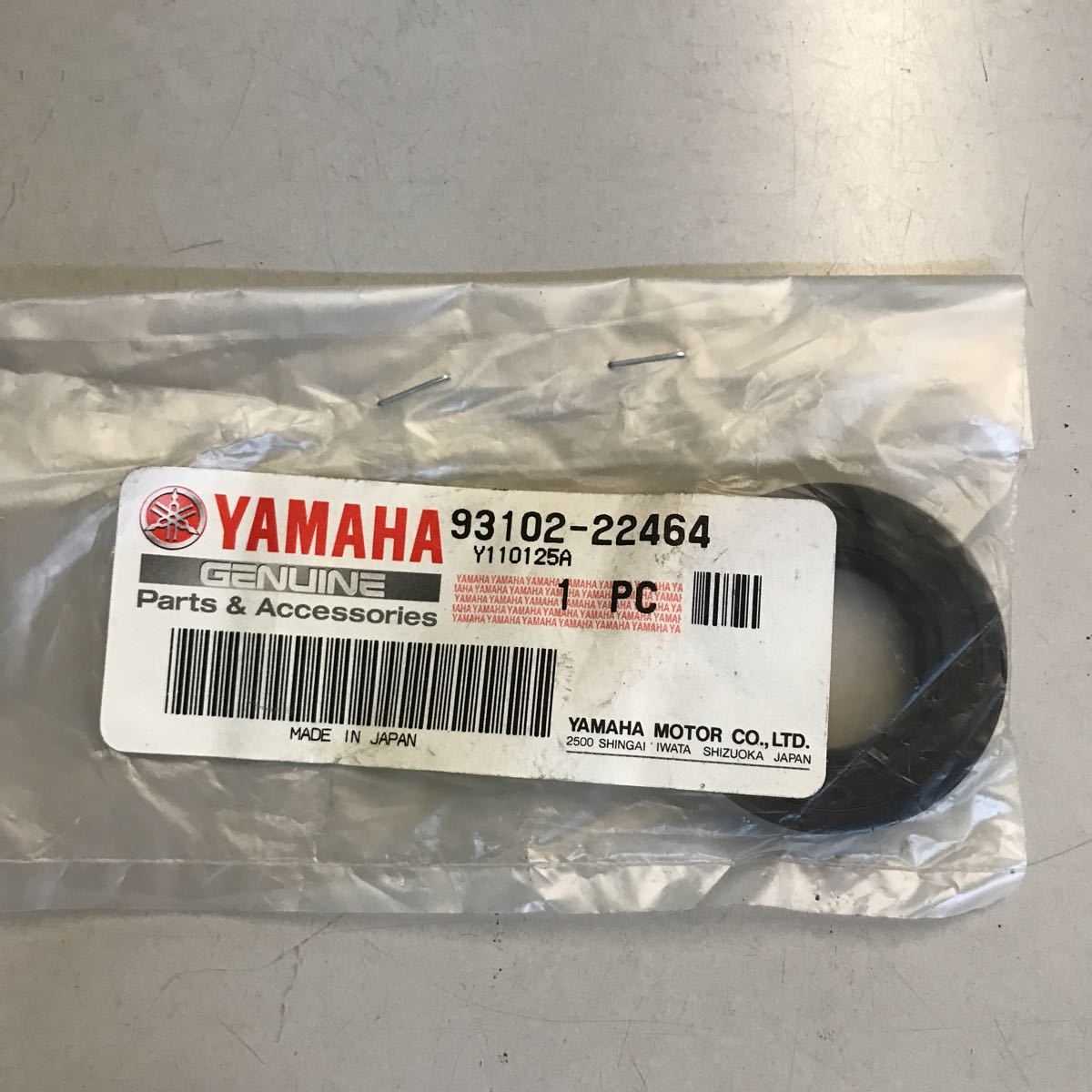 M4165 YAMAHA オイルシール　新品　品番93102-22464 グランドアクシス100 _画像1