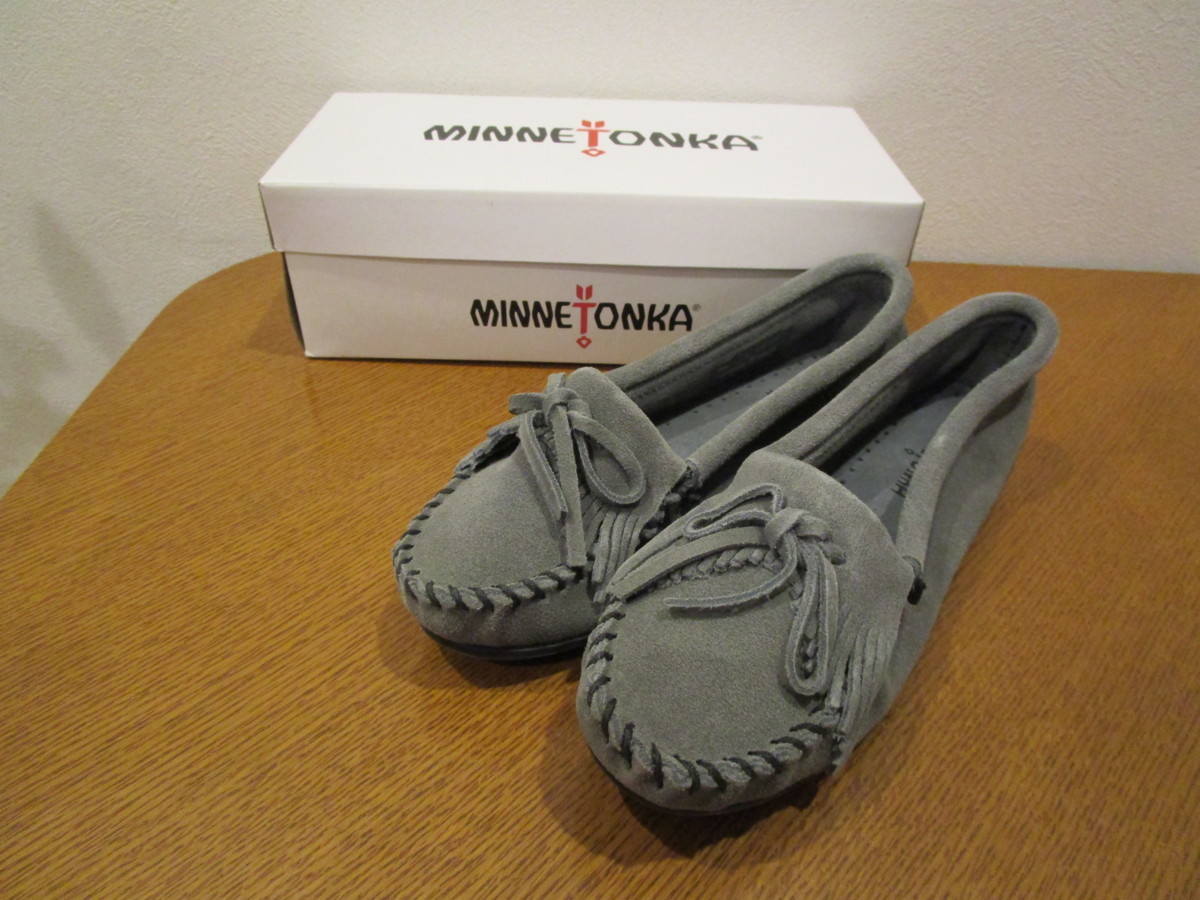 今ダケ送料無料 美品 MINNETONKA ミネトンカ モカシン スエード グレー 7 24cm 箱付 Minnetonka ミネトンカ スエードモカシン US
